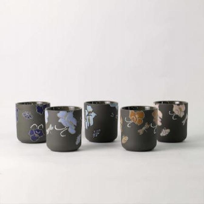 Mengapa tempat lilin bunga unik yang dilukis dengan tangan ini menjadi favorit Instagram baru?