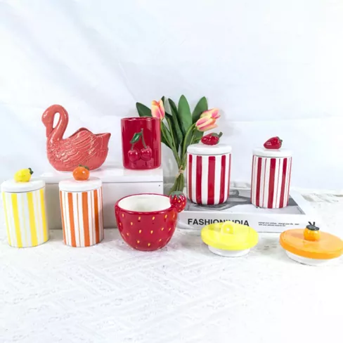 Tempat lilin keramik berbentuk bunga dan buah