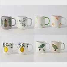 Mug keramik yang dilukis dengan tangan